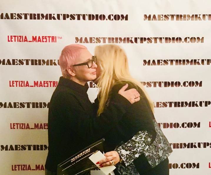 Consegna dellattestato e dedica di Letizia Maestri dopo il Masterclass di make-up e shooting fotografico di due giorni a Milano