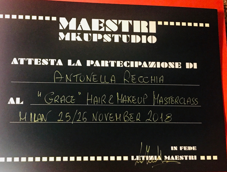 Consegna dellattestato e dedica di Letizia Maestri dopo il Masterclass di make-up e shooting fotografico di due giorni a Milano